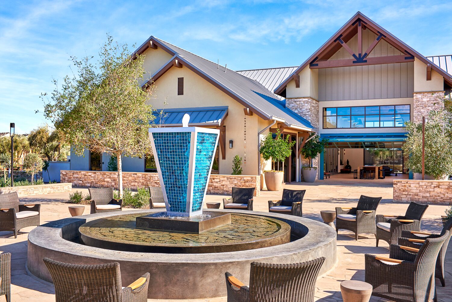 Rivewrstone Lodge Blue Fountain 01.jpeg