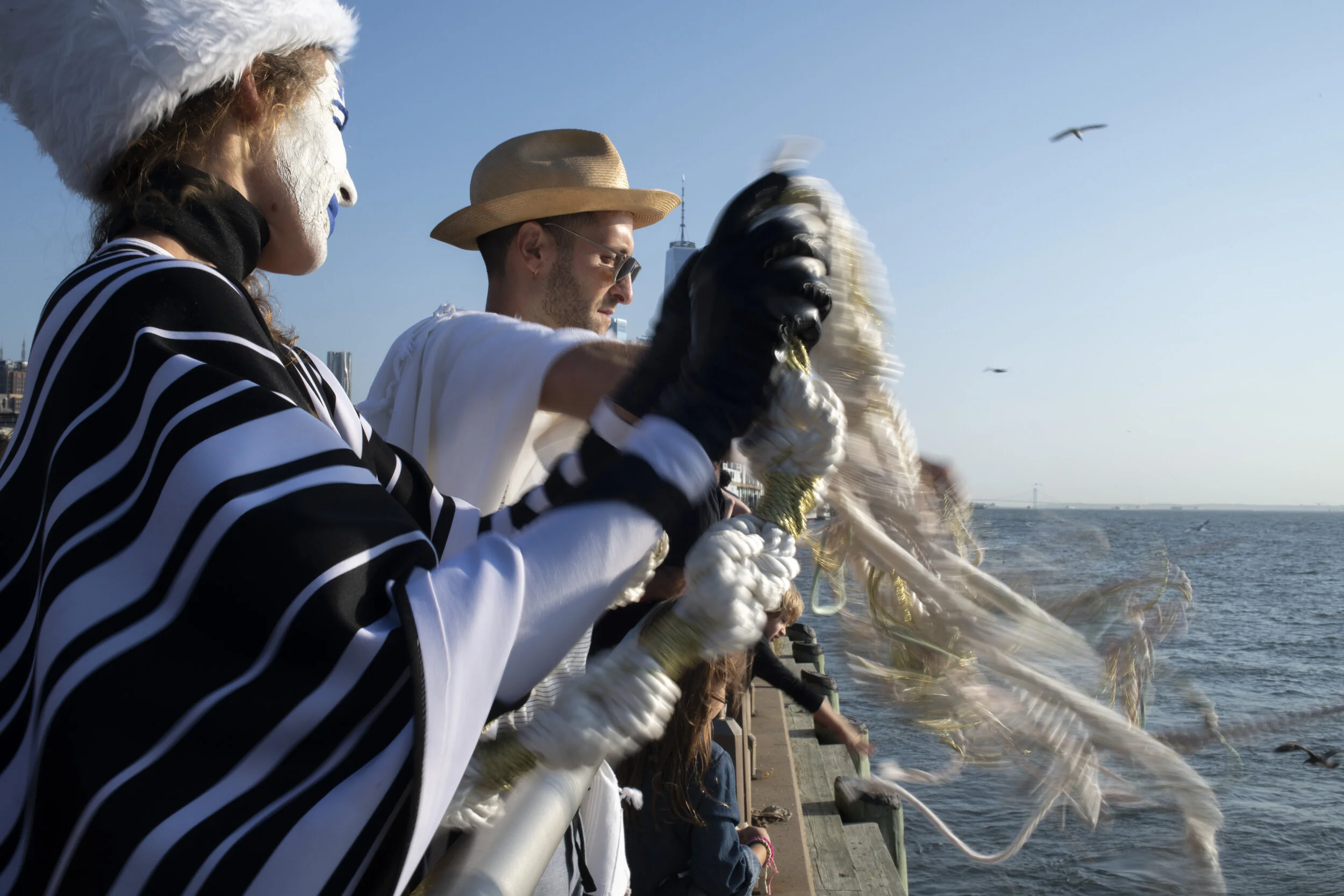    Tashlich,   Performance w/ congregants of The New Shul, Rabbi Zach Fredman and violinist Zafer Tawil, NYC, NY, 2019 (photo credit Itamar Dotan) 