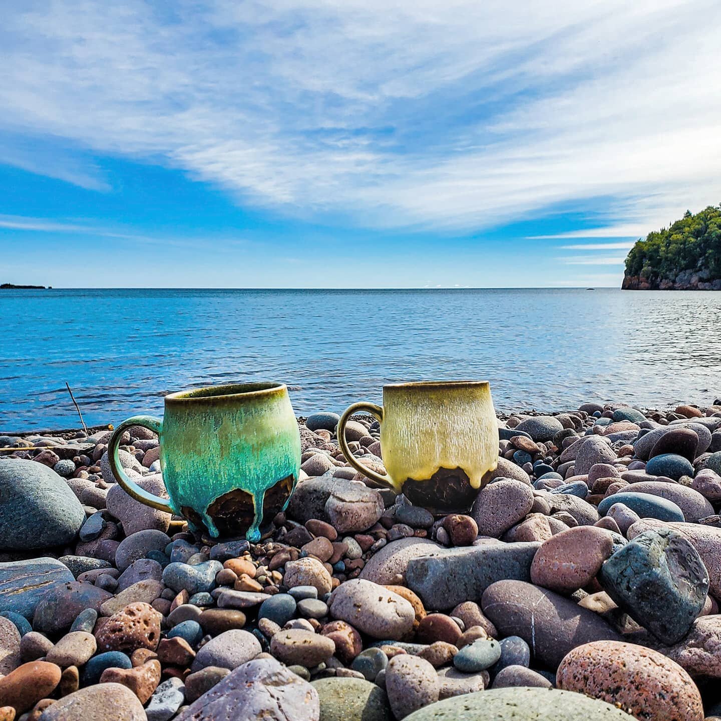 You know what is better than one mug....two mugs chilling on a beach ⛱ 
.
.
.
.
#stonewarepottery #minnesotaphotographer #landscape #potterywheel #minnesotalife #stoneware #minnesotaexposure #beach #coffeemug #coffeetime☕ #mug #water #oceanvibes #chi