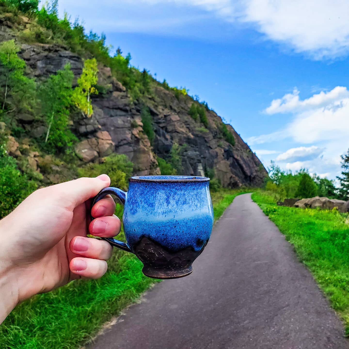 Finally had the chance to visited the North Shore in Minnesota again!
.
.
.
#coffeeaddict #hike #lakesuperiorphotography #minnesotamade #lakesuperiorlife #coffeeoftheday #coffeemug #captureminnesota #minnesotaexposure #cliff #northshorephotographer #