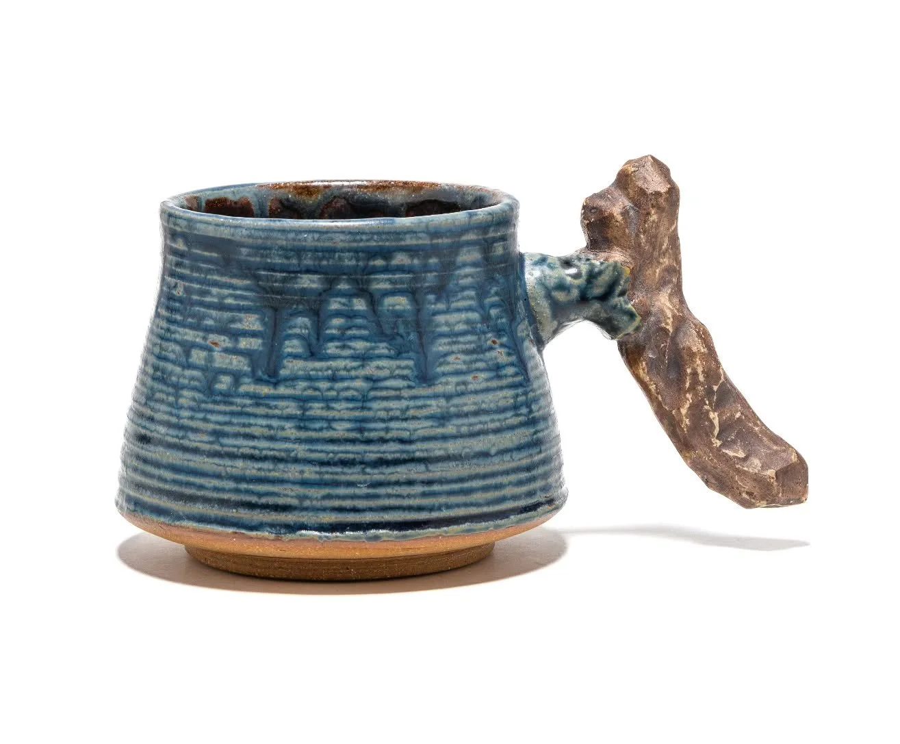 Happy Mugshot Monday everyone! Here is one of my new prehistoric guppy mugs!
.
.
.
#mugshotmonday #coffeemug #coffee #handmade #driftwood #skyandearth #coffelover #stonerrock