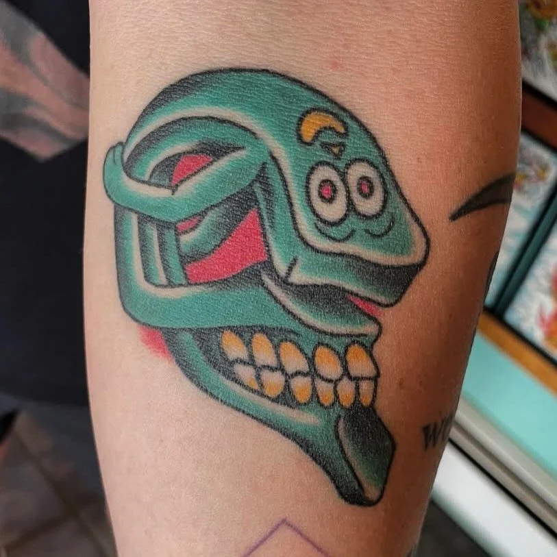 Bendy buddy healed and sealed! Gumbi action delivered by @jasonasaras  on our pal @eatingportlandalive Walk-ins welcome!
#goldstartattoo #portlandmaine #maine #eatingportlandalive #alleytats #newenglandtattoo #portlandmainetattoo #healedtattoo #bentb