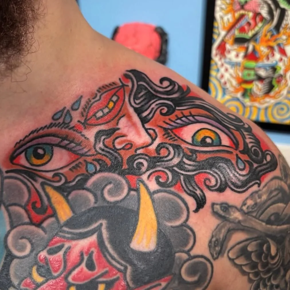 Tfw the shoulder cries back. In house facial rearrangement by the unstoppable @j.zanghi . 
Call (207)800-TAT2  WALK-INS always welcome. ⭐️⭐️⭐️