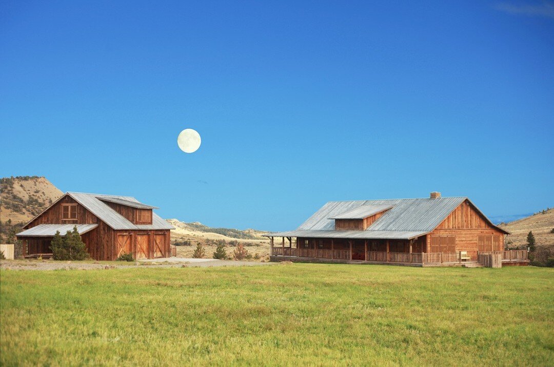 Did anyone get to catch a glimpse of the full moon this weekend?
.
.
.
#baylissarchitects #architect #architecture #bozeman #bigsky #montana #montanaliving #mountainliving #mountainhome #rustic #cabin #fullmoon