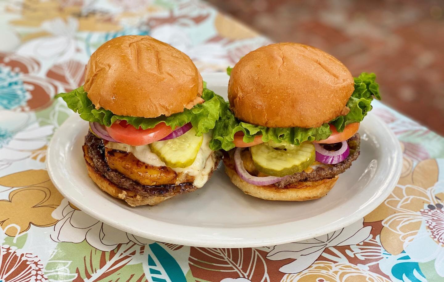 Did you know that Wednesday&rsquo;s are officially Buy One Get One Burger Night at Magnolia Cafe? 🍔🍔🍔 We&rsquo;re now proudly serving Texas sourced, 44Farms burger patties! 

Offer valid for dine-in orders from 3 - 10pm!
