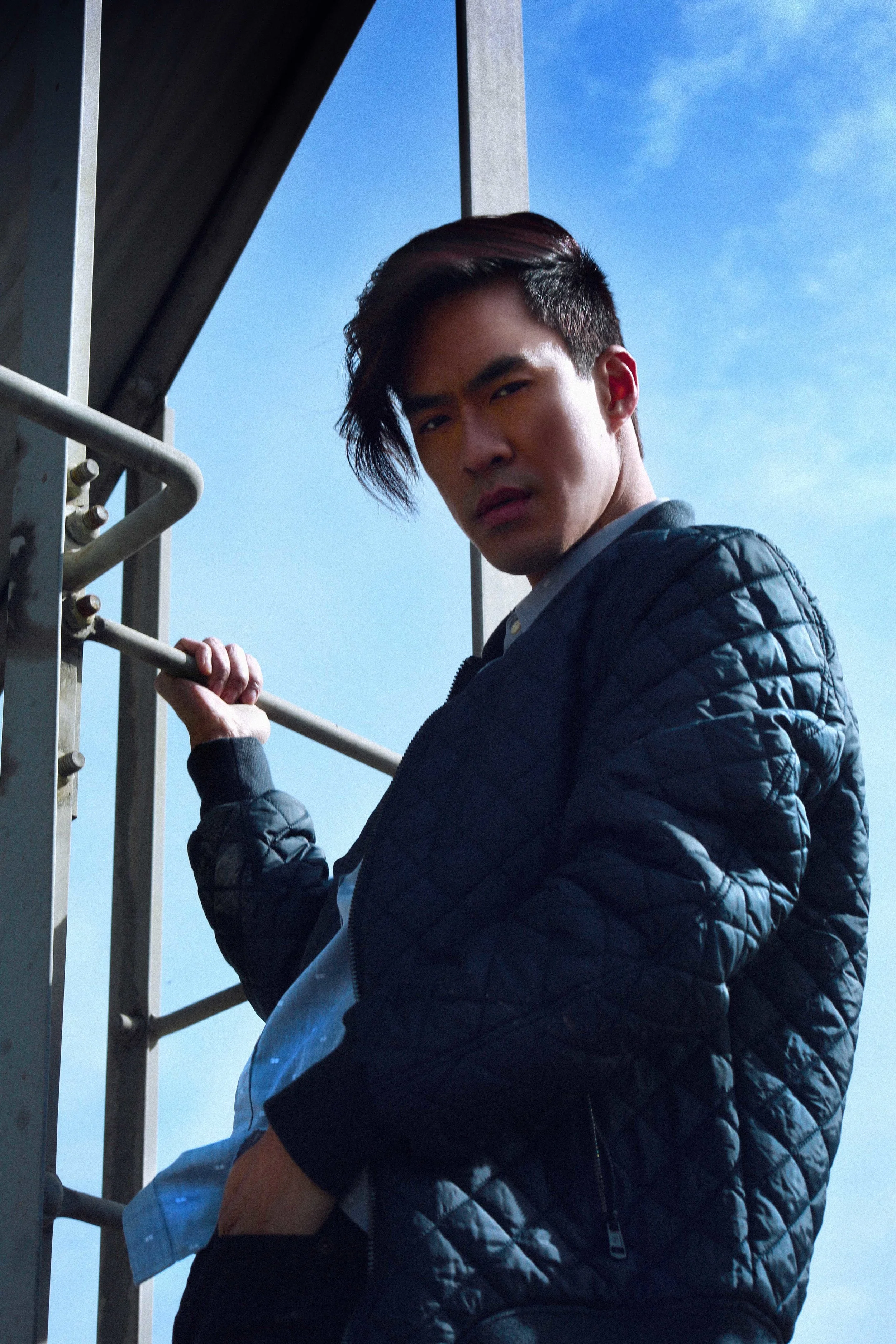 Thanh Blue Train Ladder XS 872B9918.jpg
