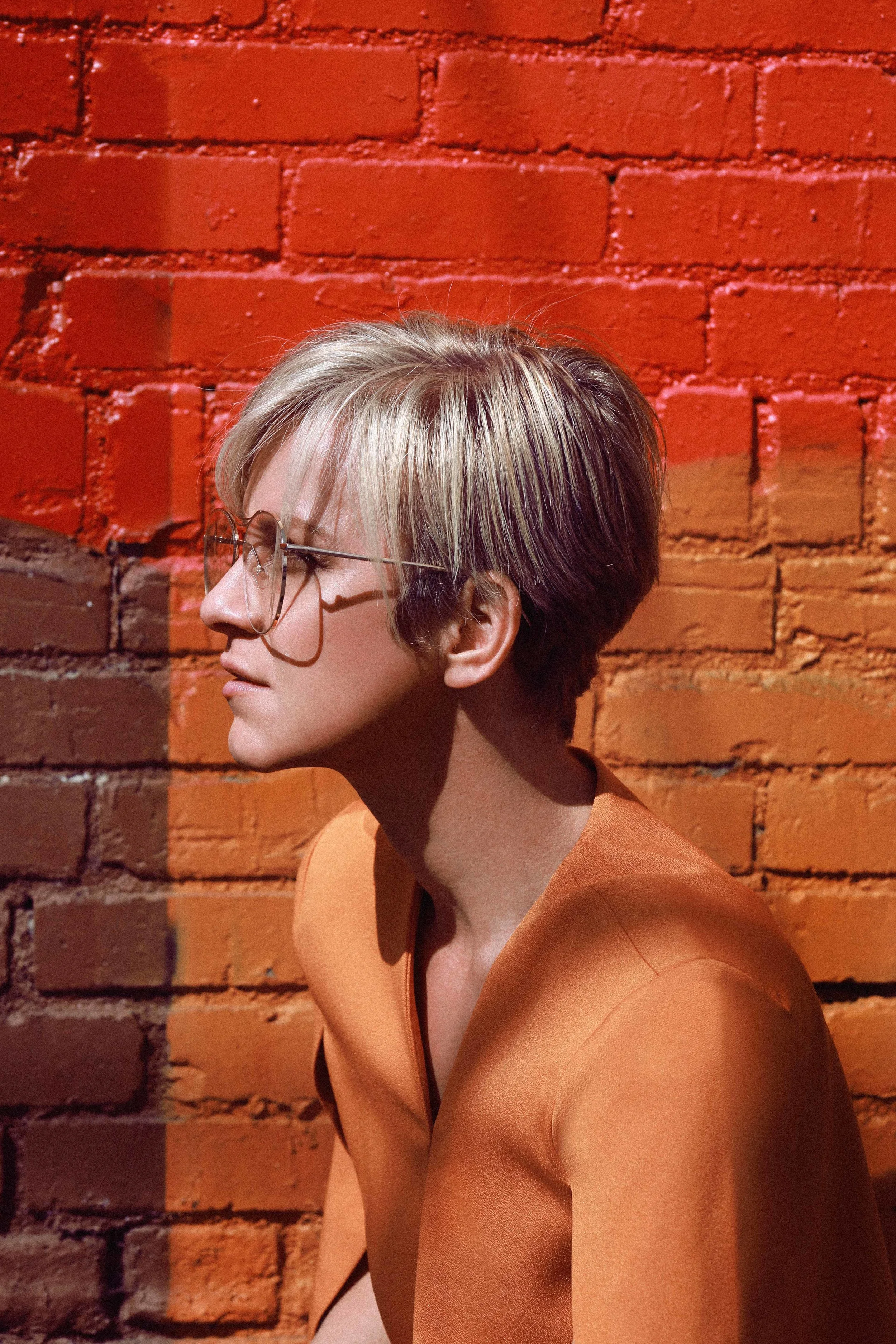 Ewa Orange Profile XS 872B0758.jpg