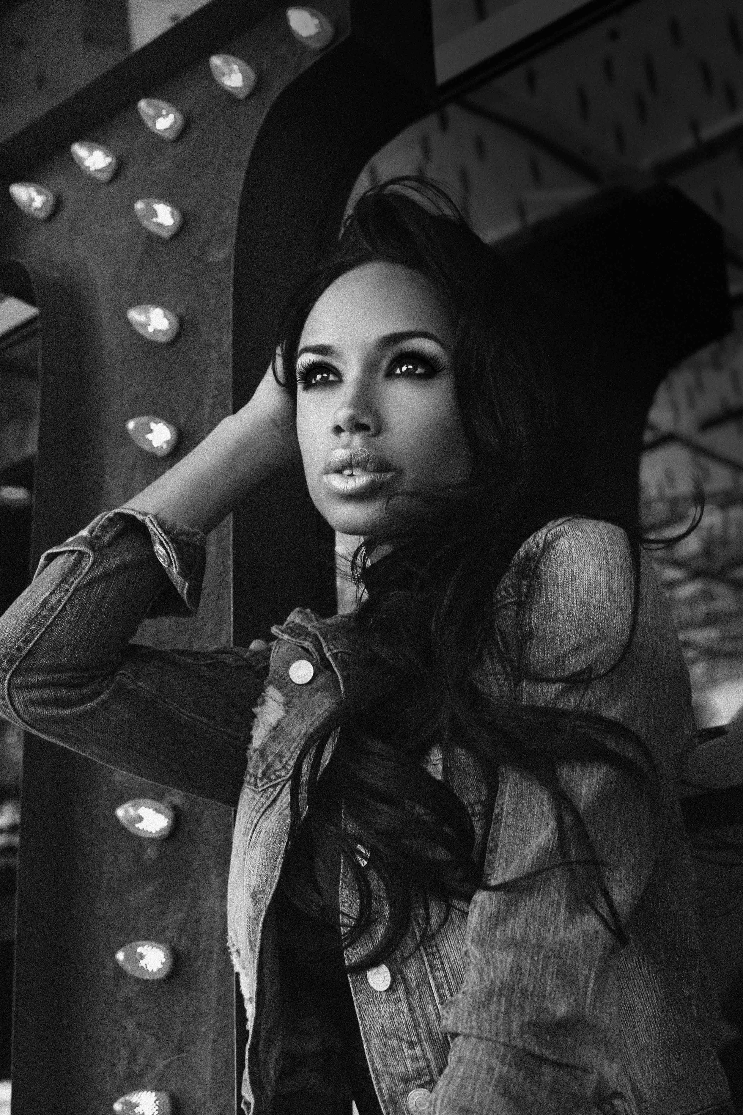 Jerusha Guess Portrait BW XS 872B1750.jpg