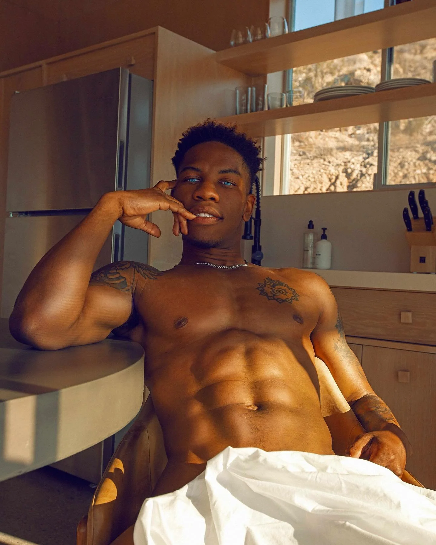 Headed to 𝐣𝐨𝐬𝐡𝐮𝐚 𝐭𝐫𝐞𝐞 🌵🧚🏼 for some 𝓈𝑜𝓊𝓁 magic this weekend&hellip; ✨🪐 

I shot this intimate portrait series last time I was there with my 𝓂𝑜𝒹𝑒𝓁 𝓂𝓊𝓈𝑒 @_tbears_ on another 𝓈𝑜𝓊𝓁 adventure back in &lsquo;22 🛸

I wanna sha