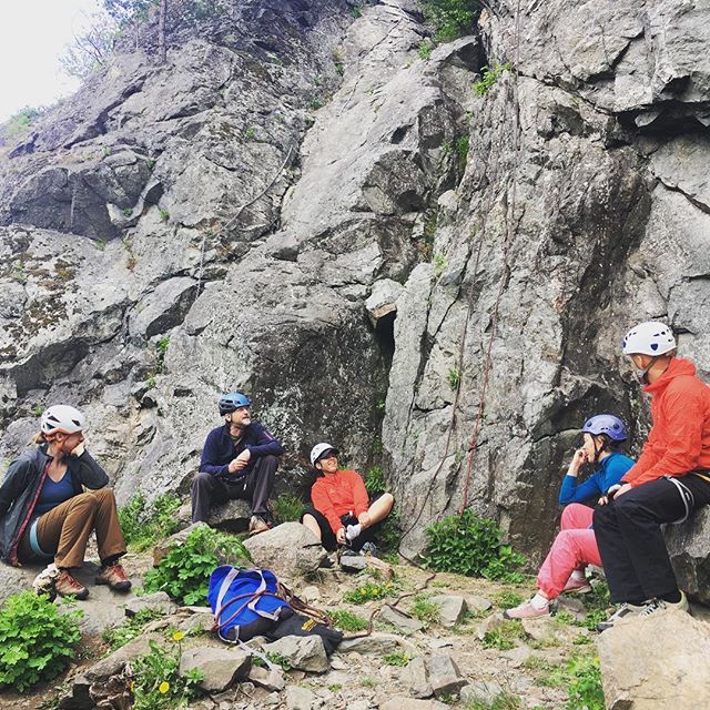 En stund f&ouml;r reflektion och eftertanke runt s&auml;kerhet vid Bergsidans evenemang. #bergsidan #friluftsframjandet #kl&auml;ttring #kl&auml;ttringistockholm #h&auml;ggsta