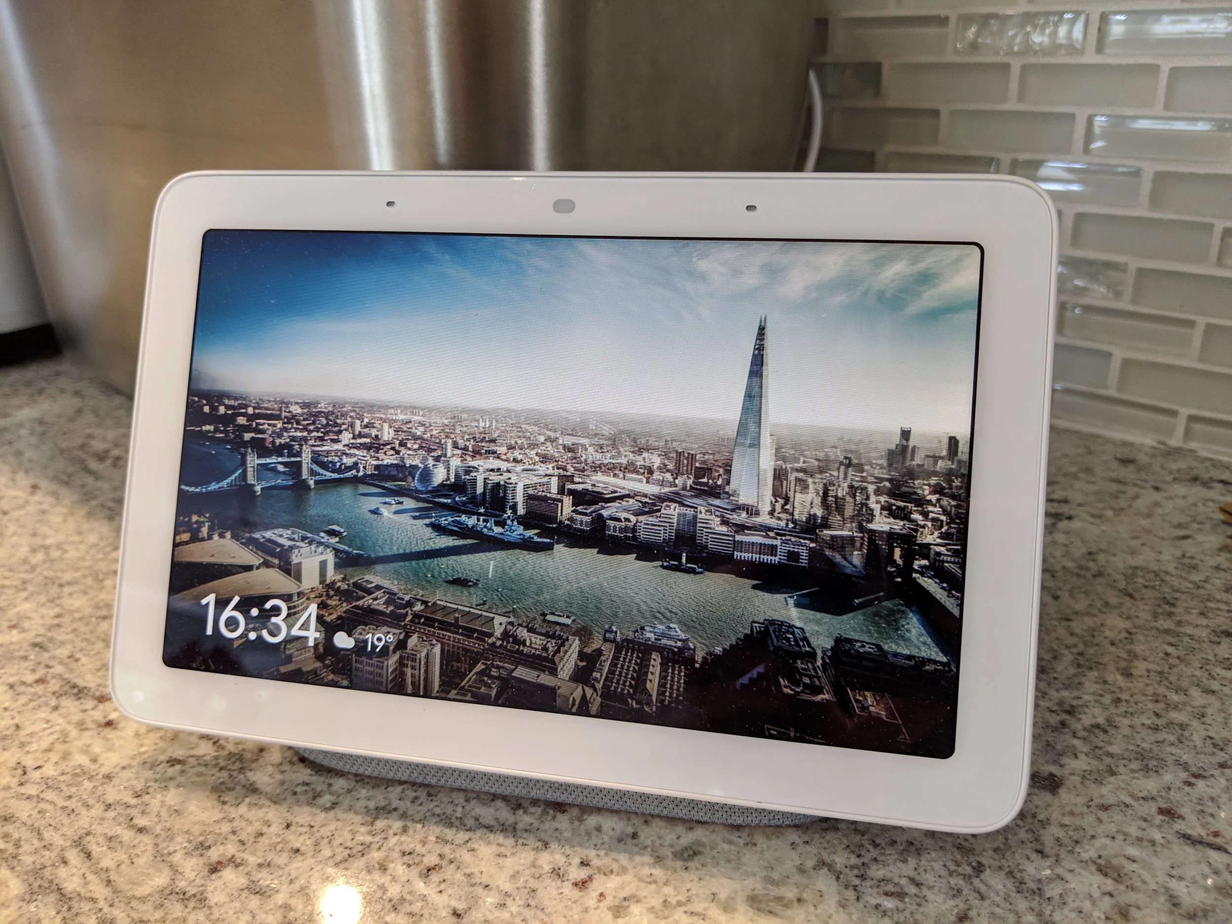 Google Home Hub in picture frame mode