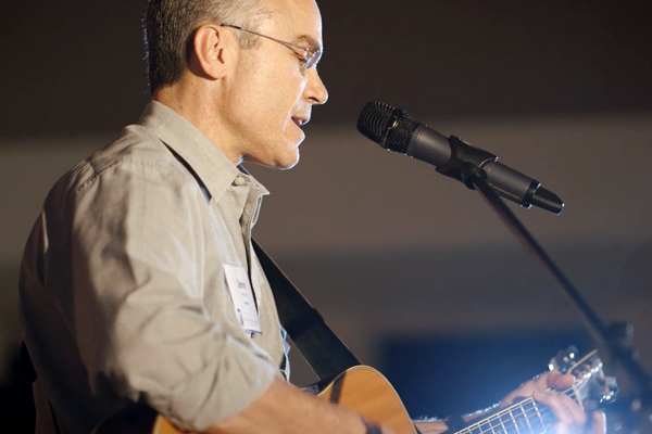 In Following Christ, we go deeper into the experience of communal prayer and worship that was started in Discovering Christ.