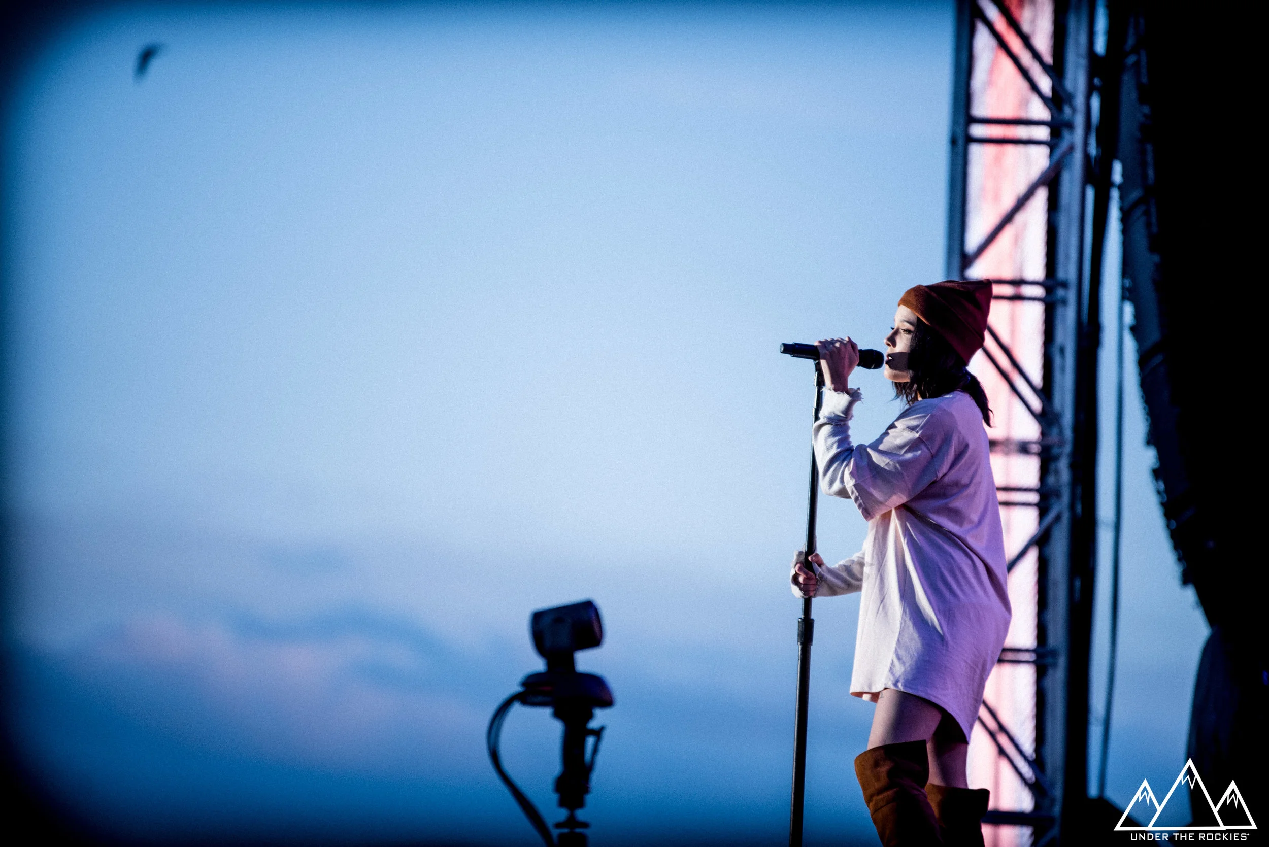Halsey (feat. a bird in the background which I think is kinda cool)