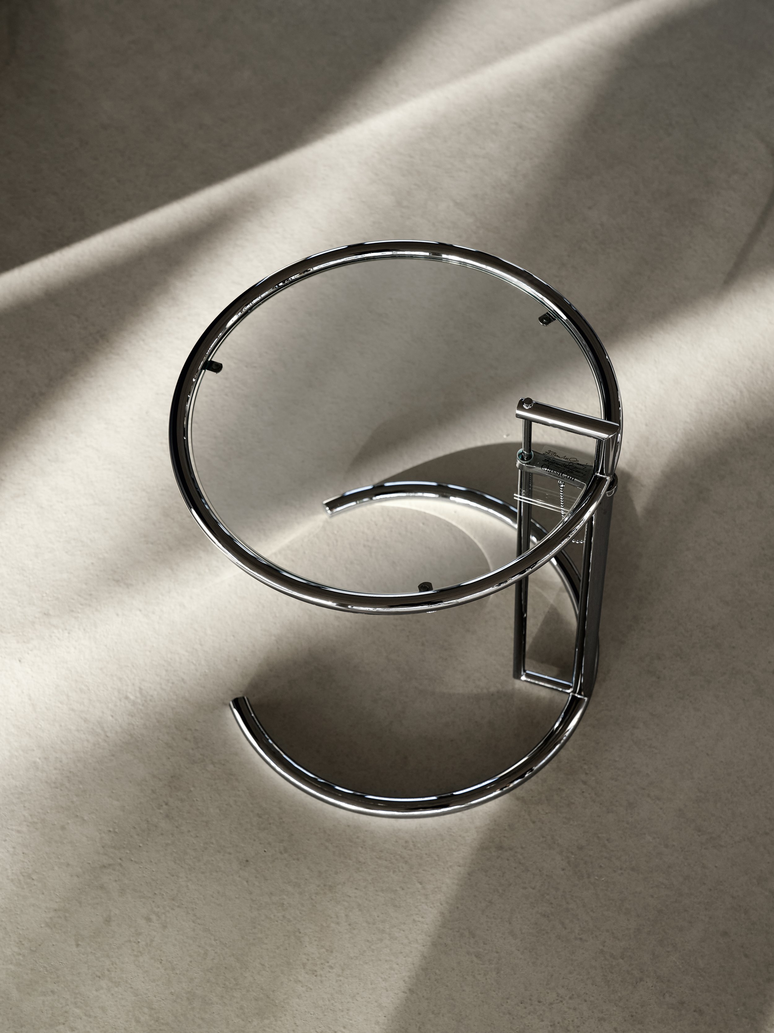 ClassiCon-adjustable-table-e1027-chrome-topview-photo-hassos.jpg