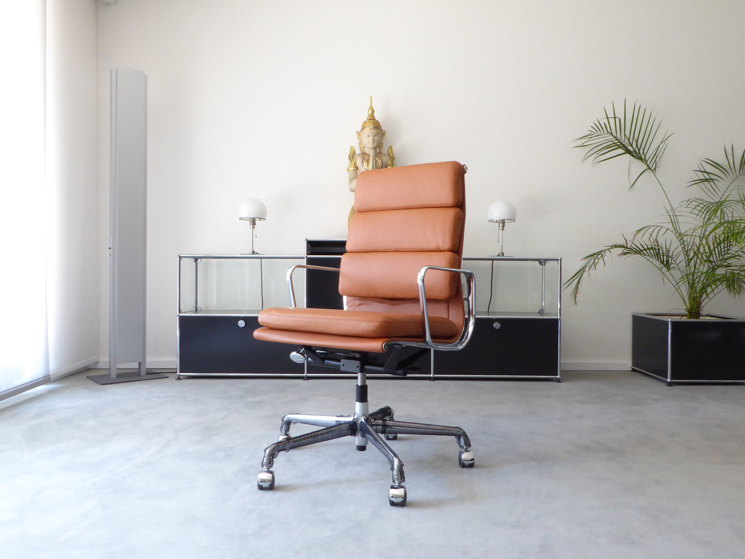 Vitra Eames EA 219 Soft Pad Bürodrehstuhl Leder cognac Chrom, Neu!