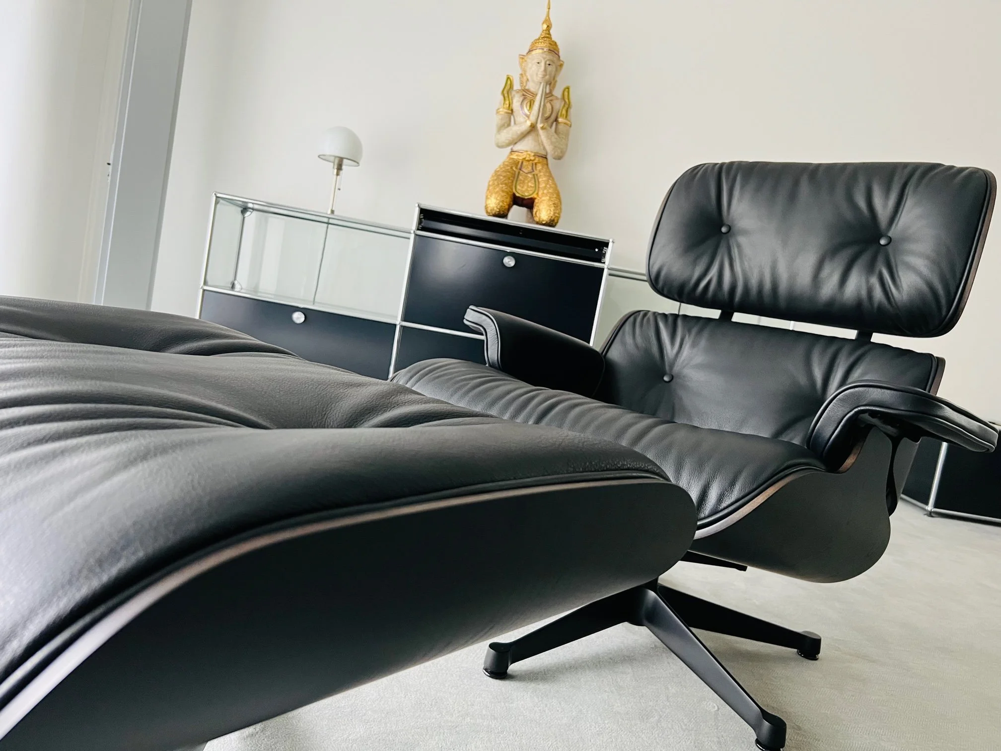 Vitra Eames Lounge Chair XL & Ottoman Black Version Premium Leder, Neu!