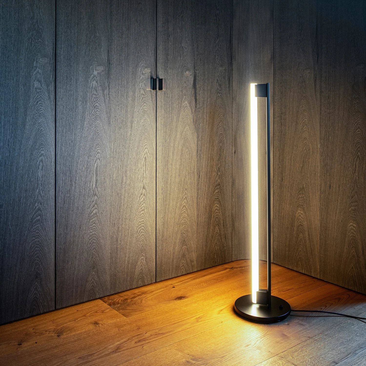 classicon-tube-light-eileen-gray-lifestyle-smow-10.jpg