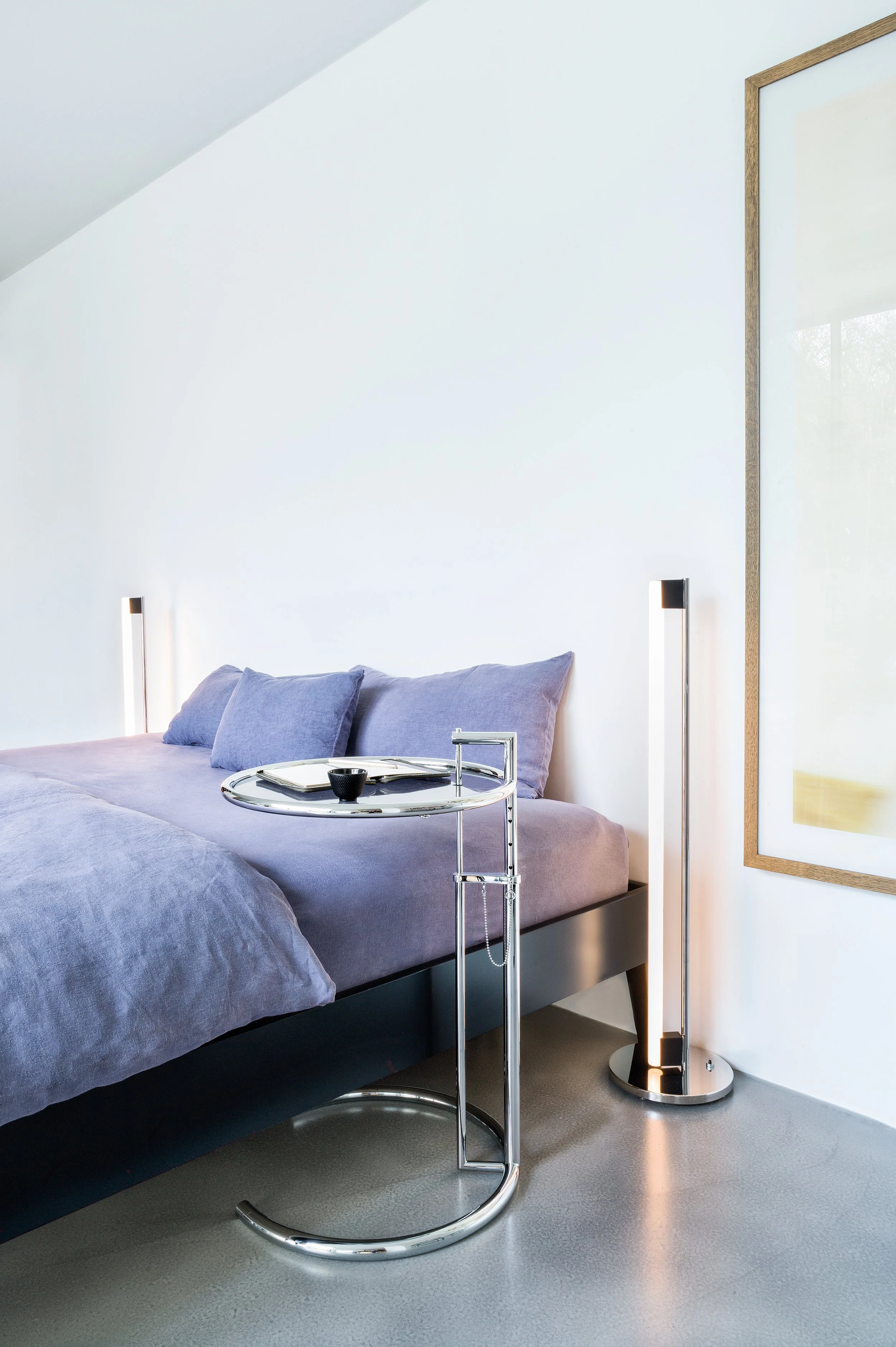 ClassiCon-tube-light-floor-lamp-adjustable-e-1027-ohne-aufkleber-photo-breidt.jpg
