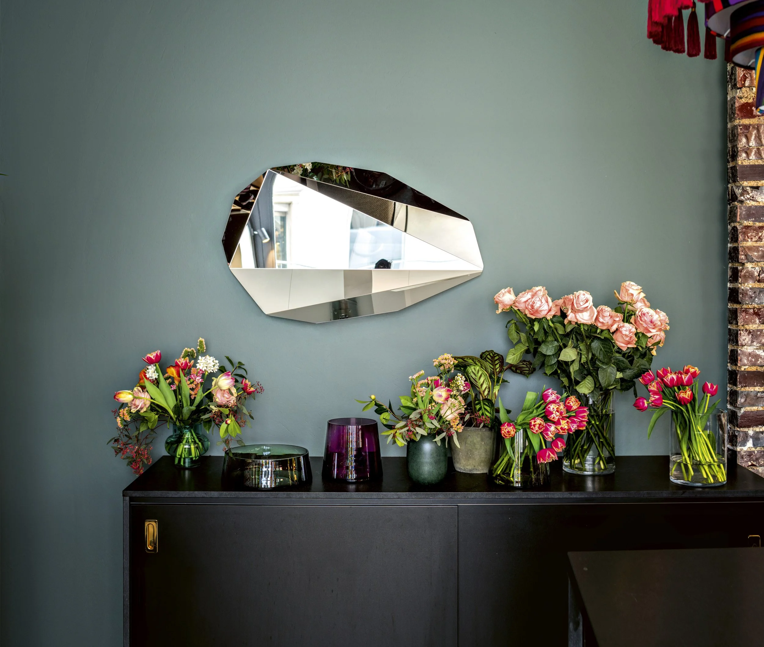 ClassiCon-piega-mirror-medium-bowl-vase-higher-photo-hassos.jpg