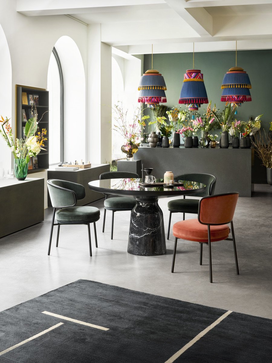ClassiCon-monolith-rug-nettle-shia-vase-aristo-armchair-chair-black-bell-dining-table-photo-frinzel.jpg