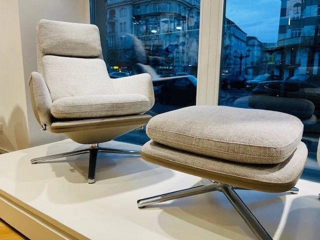 Vitra Grand Relax & Ottoman - ein luxuriöser Ruhesessel, SPECIAL OFFER!