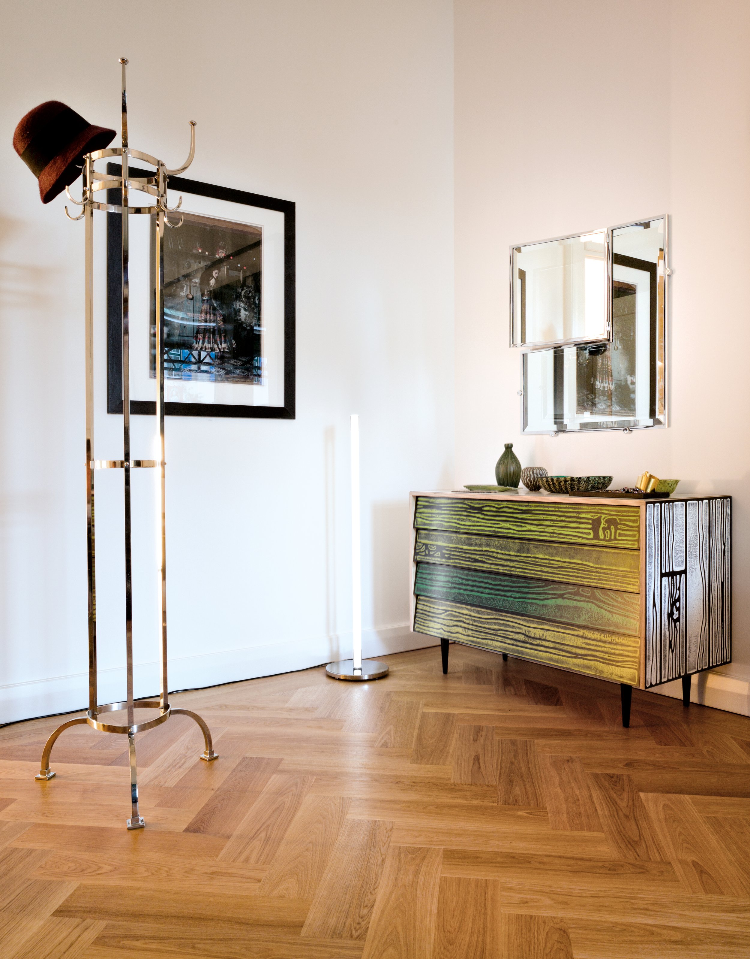 ClassiCon-nymphenburg-coat-stand-tube-light-floor-lamp-castellar-mirror-photo-breidt.jpg