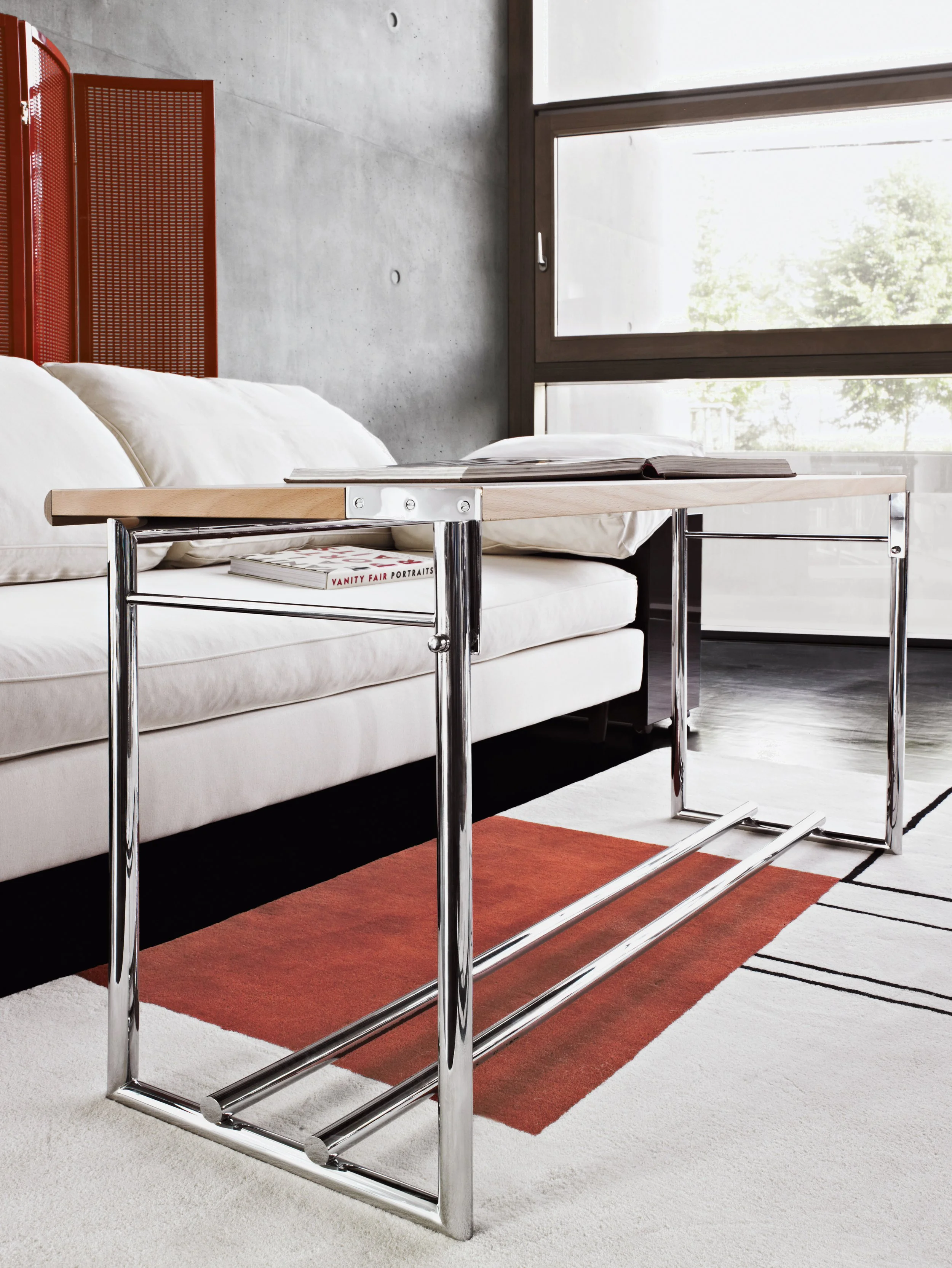 ClassiCon Menton Beistell-Couchtisch – ein Meisterwerk von Eileen Gray