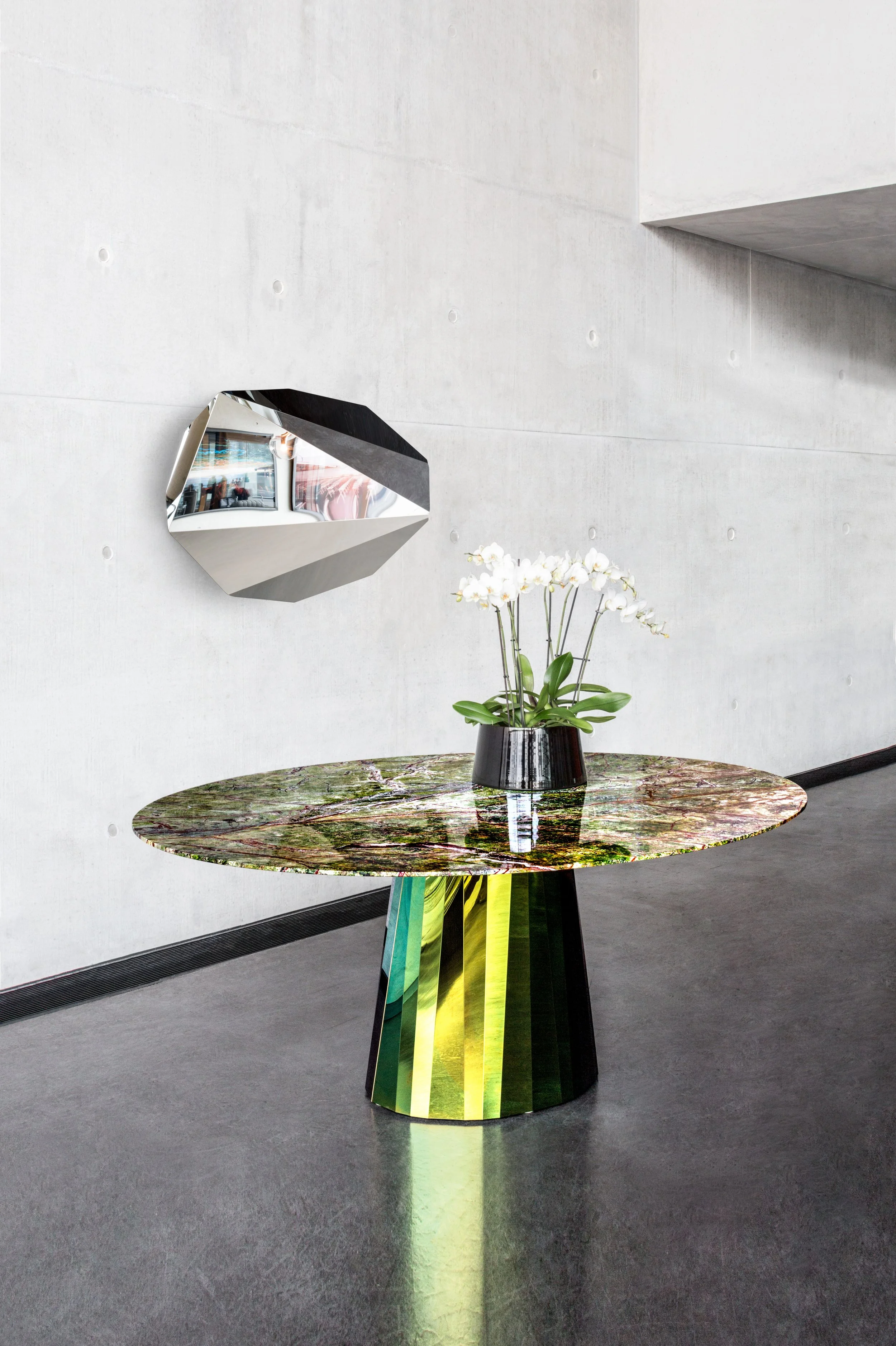 ClassiCon-pli-table-piega-mirror-photo-hassos.jpg