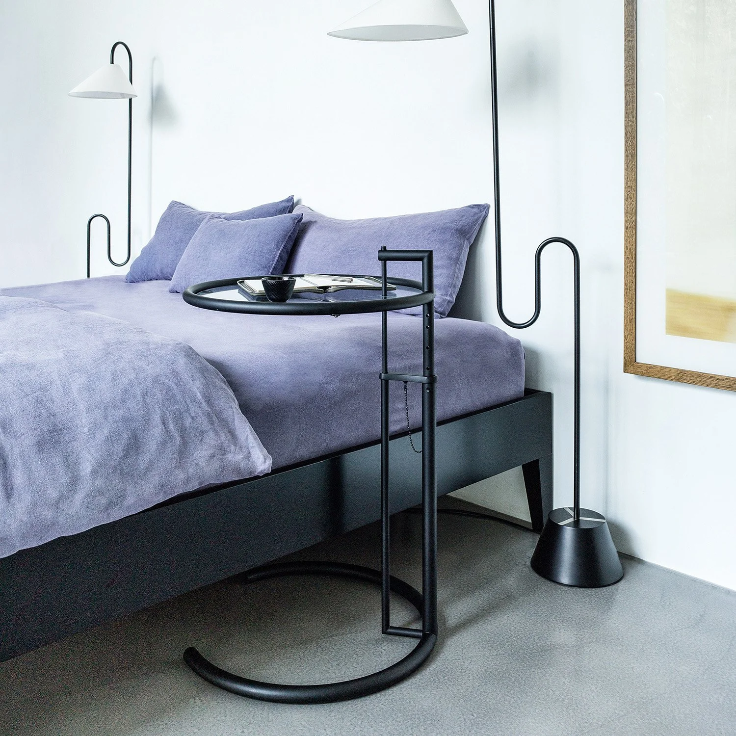 classicon-eileen-gray-e1027-adjustable-table-black-lifestyle-smow-07.jpg