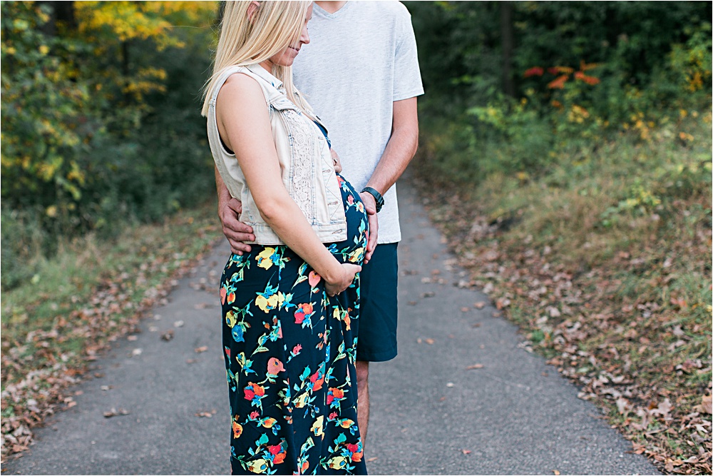 Minnesota fall maternity photos showing mom to be bump