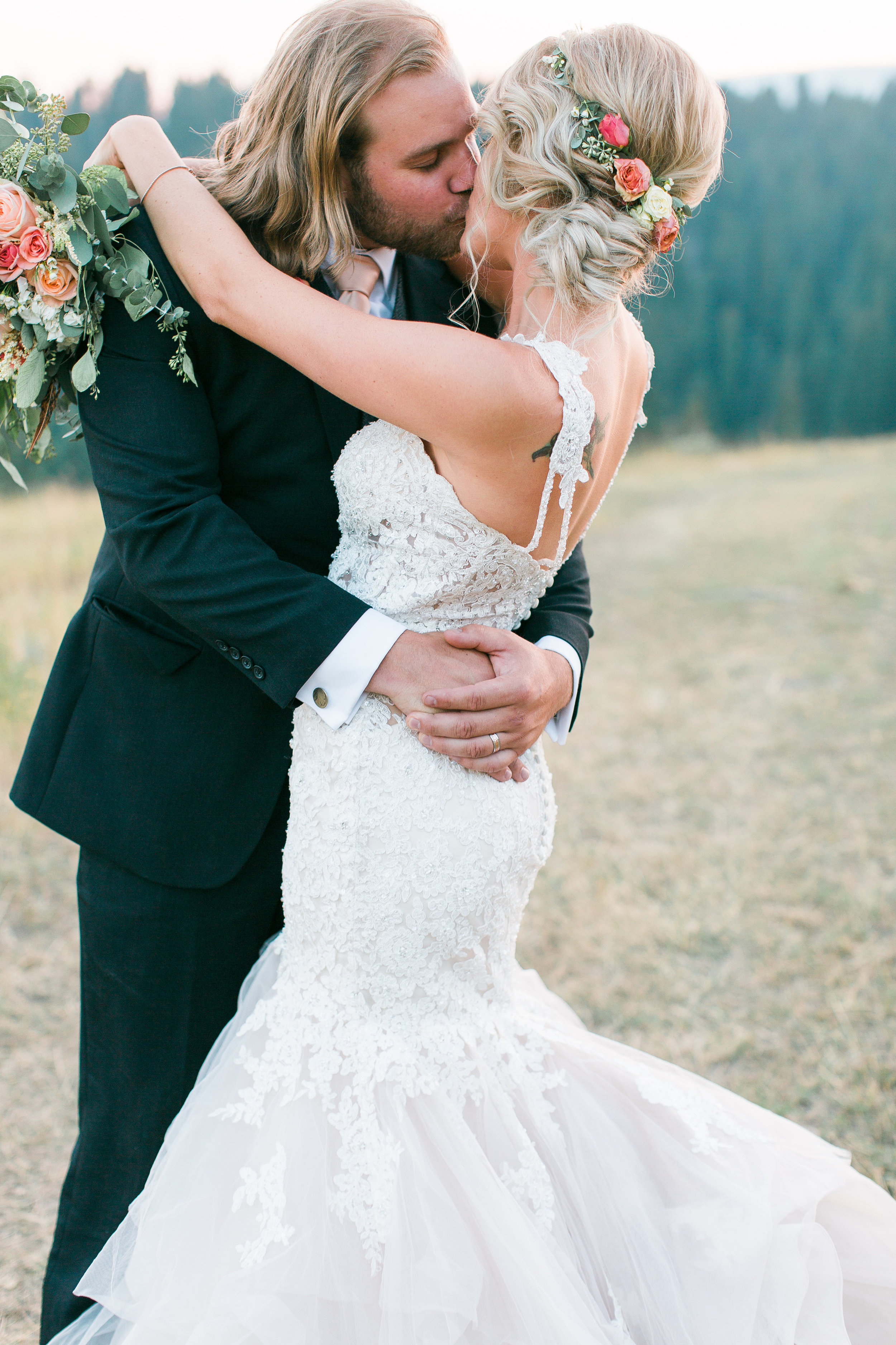 Montana wedding boho bride on mountain kissing groom Minnesota wedding photography Mallory Kiesow Photography 