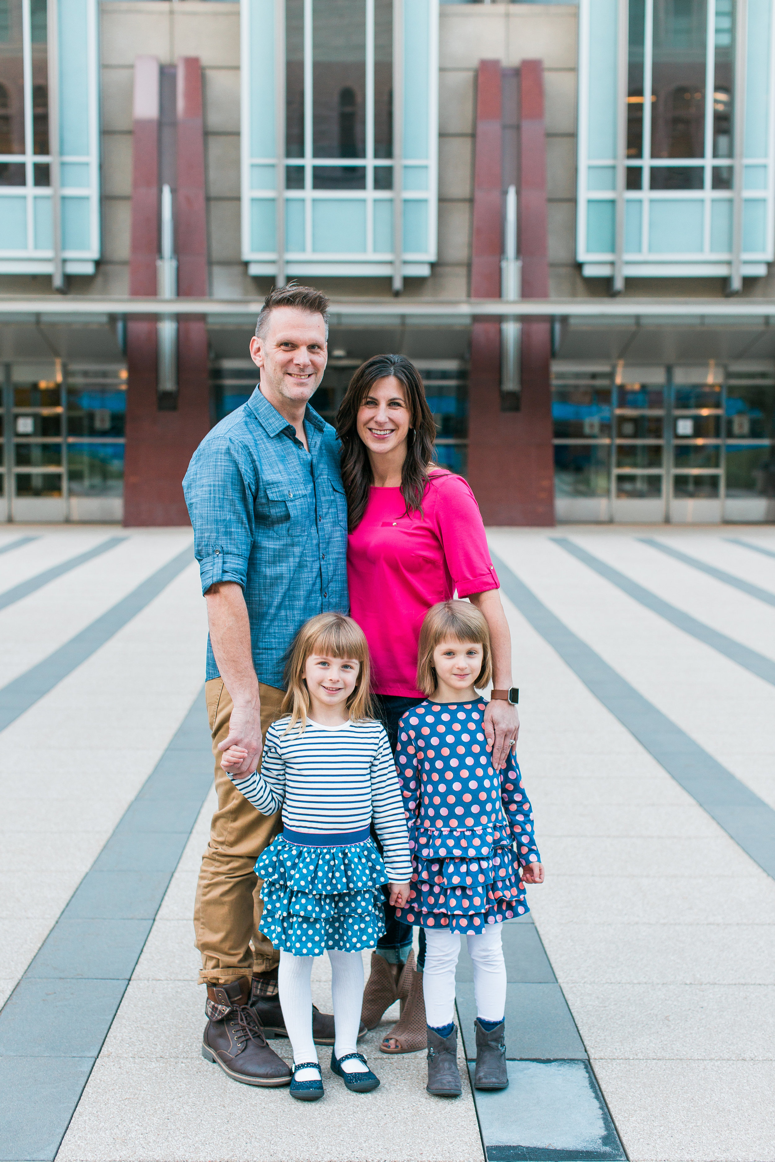 Downtown Minneapolis family photography summer photo with mom dad and twins Minnesota family photographer Mallory Kiesow Photography