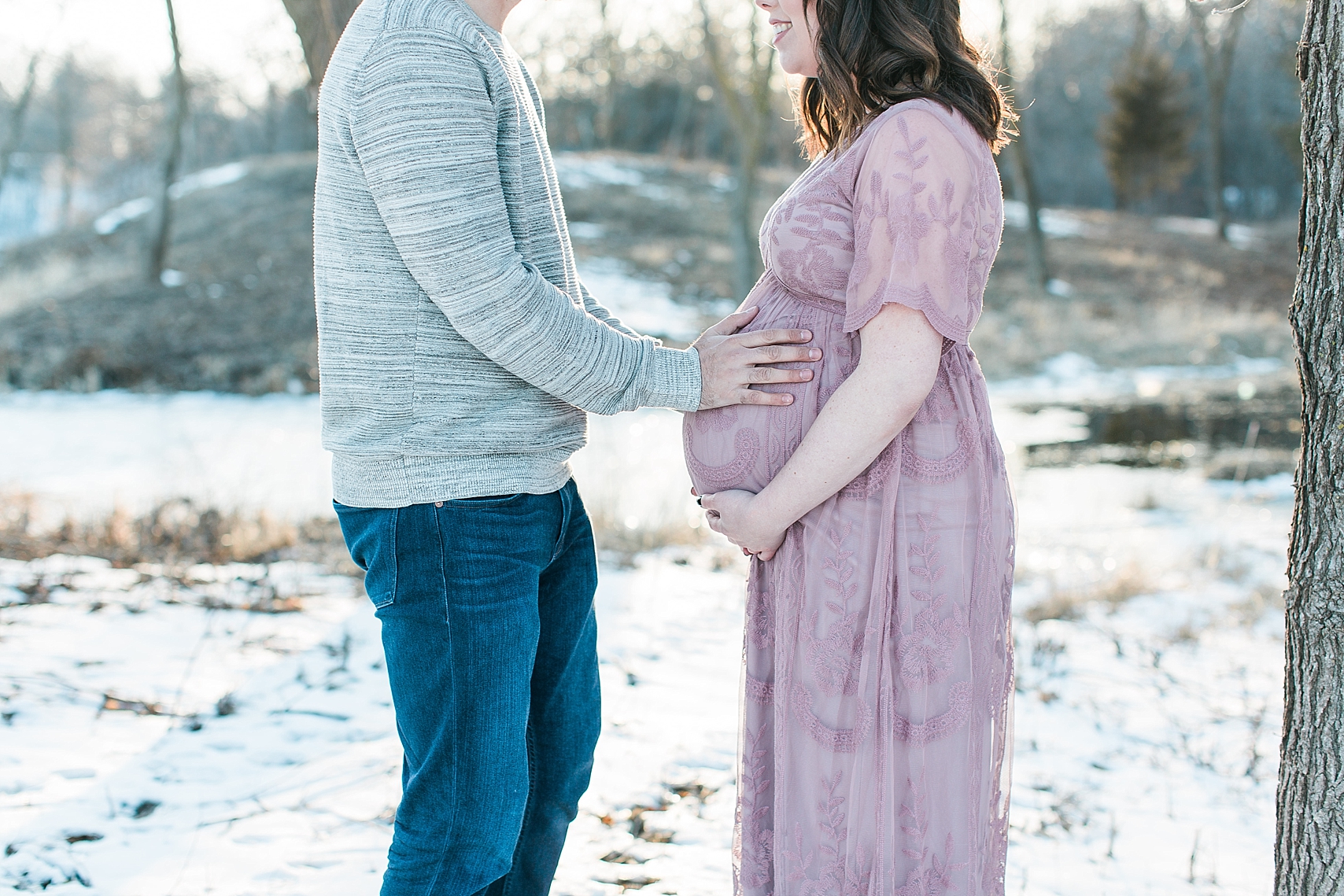 Minnesota Winter Maternity Session Lakefront Park Minneapolis Maternity Photographer Mallory Kiesow Photography