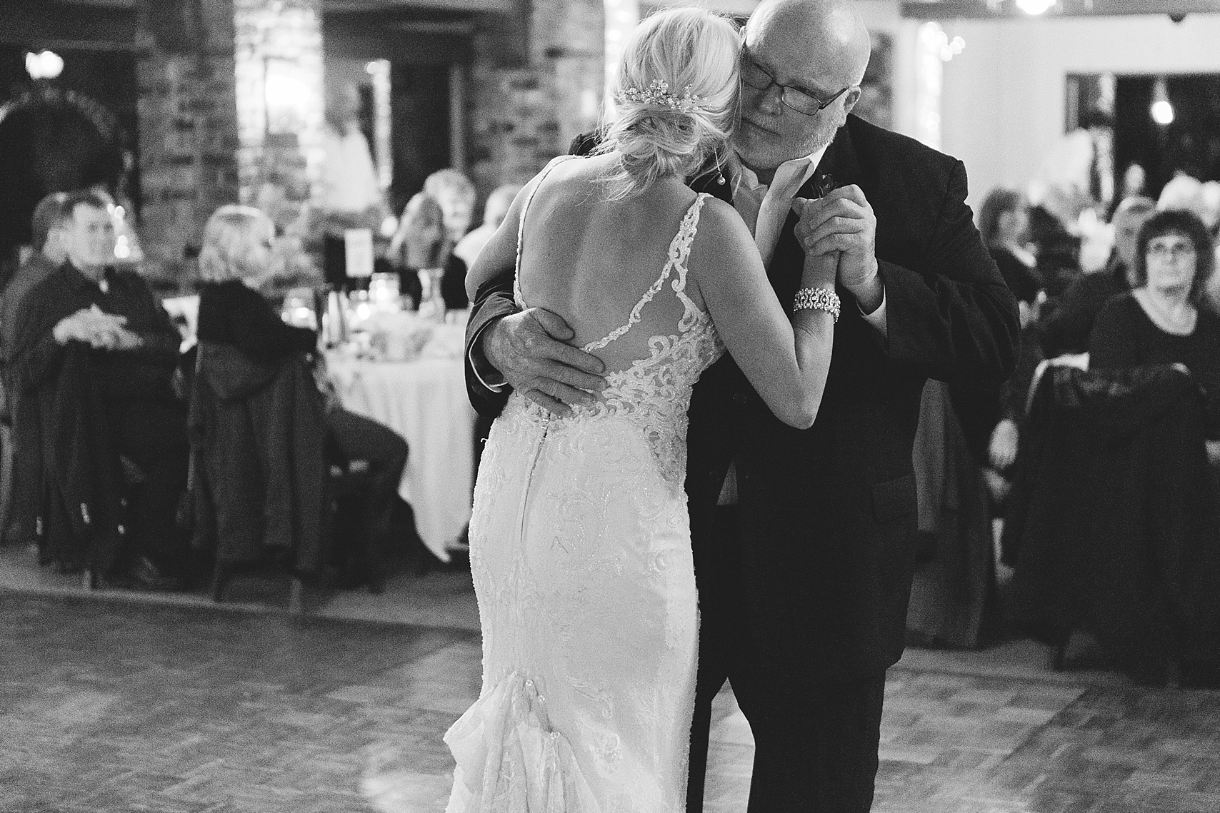 Father daughter dance at the Chart House Summer Wedding Lakeville Minnesota Minneapolis Wedding Photographer Mallory Kiesow