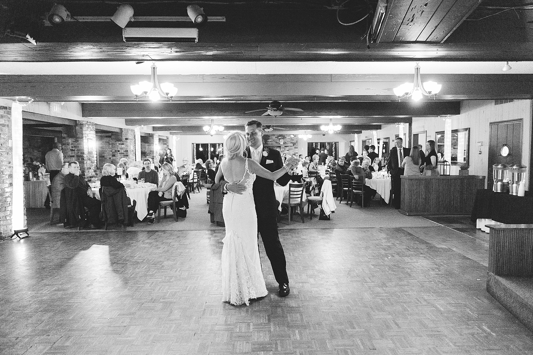 Bride and groom first dance at the Chart House Summer Wedding Lakeville Minnesota Minneapolis Wedding Photographer Mallory Kiesow