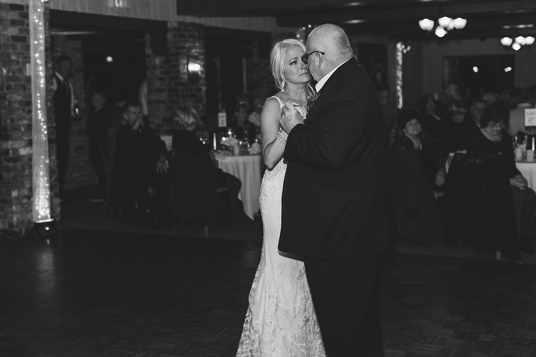 Father daughter dance at the Chart House Summer Wedding Lakeville Minnesota Minneapolis Wedding Photographer Mallory Kiesow