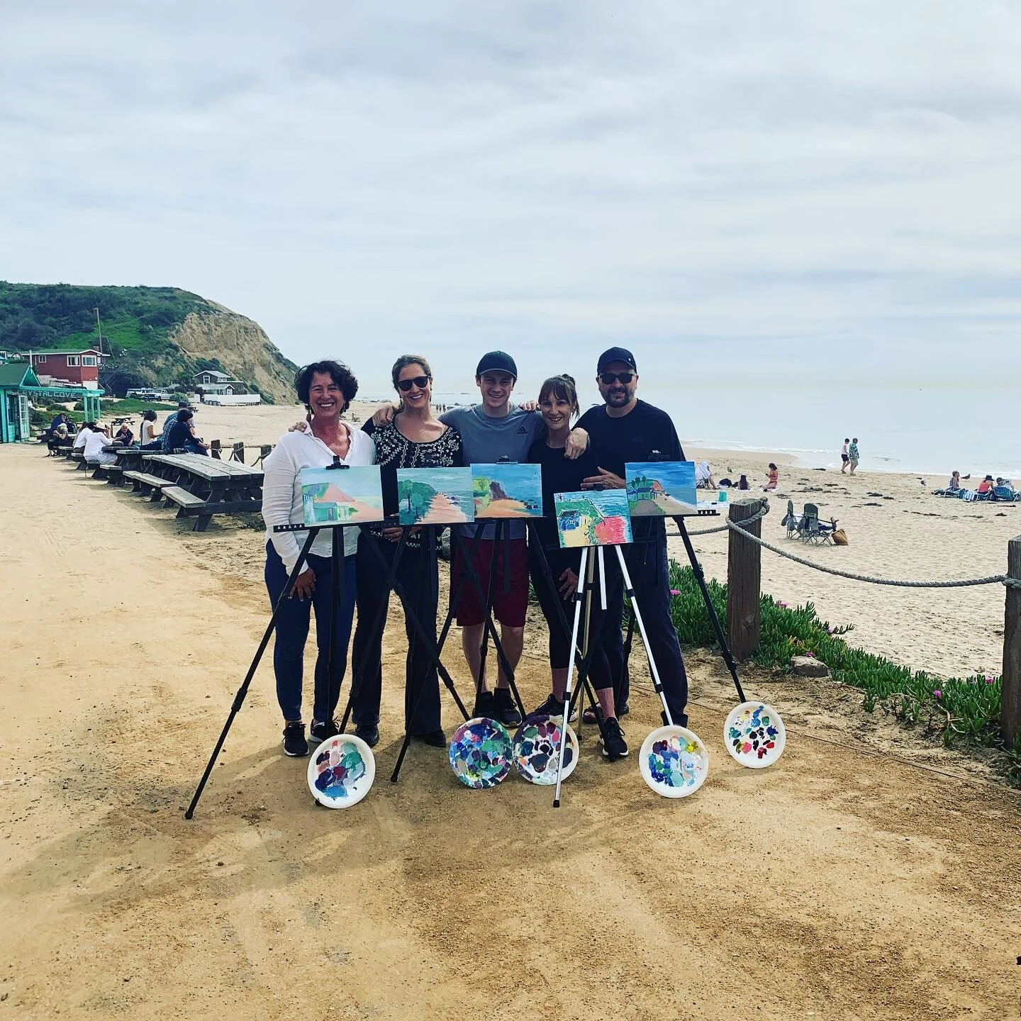 Crystal Cove first paint out!!! With the most awesome group!👩🏻&zwj;🎨🧑🏽&zwj;🎨 A full schedule of workshops and intensives coming shortly! #pleinairpainting #californiapainting