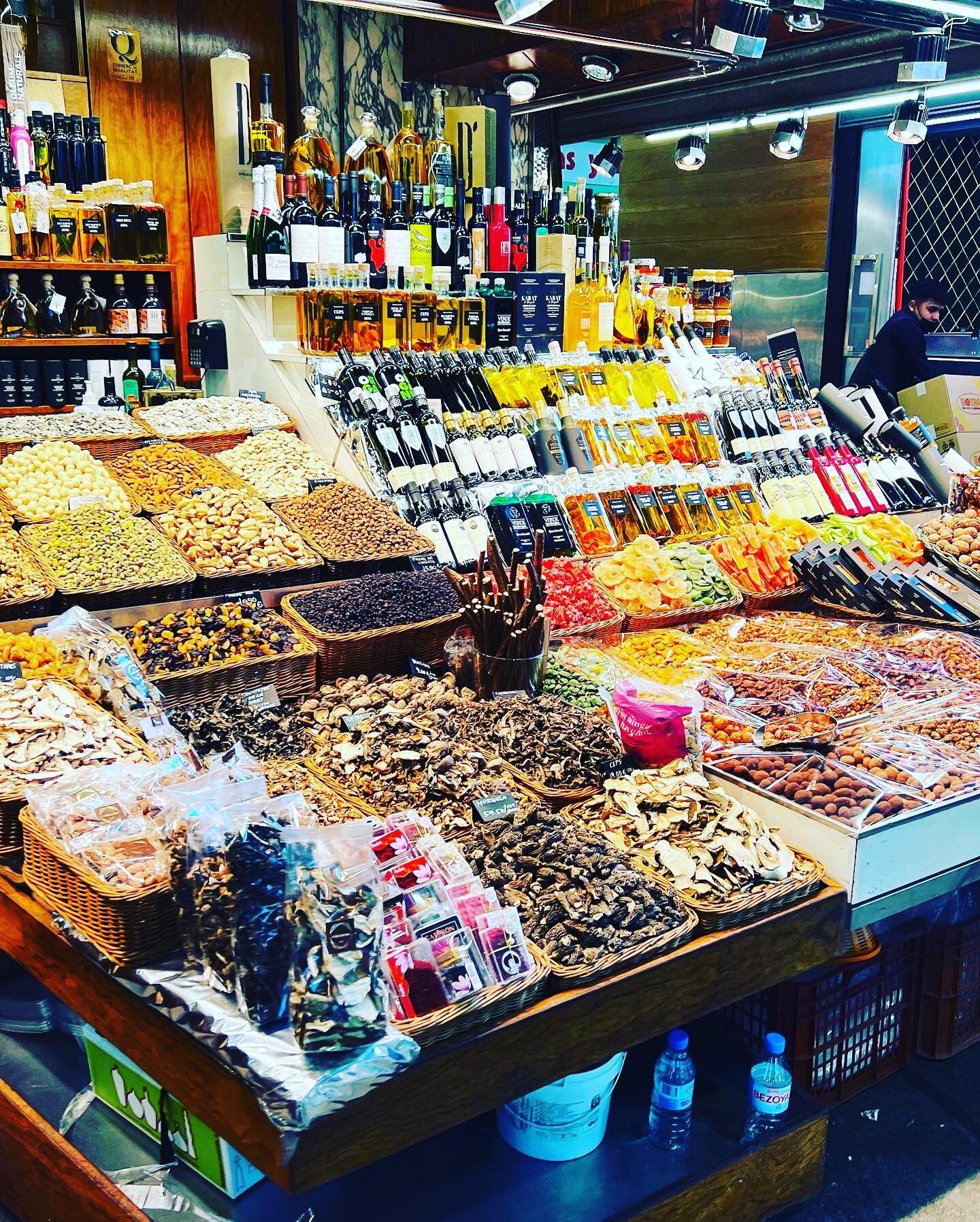 Landed in Barcelona today to visit my dad. Went for a very jet lagged walk about and found one of the best local markets I&rsquo;ve ever seen. The st Joseph market La Boqueria. Wow wow wow. The smells, the hustle, the noise and the tastes!!!!!!Booked