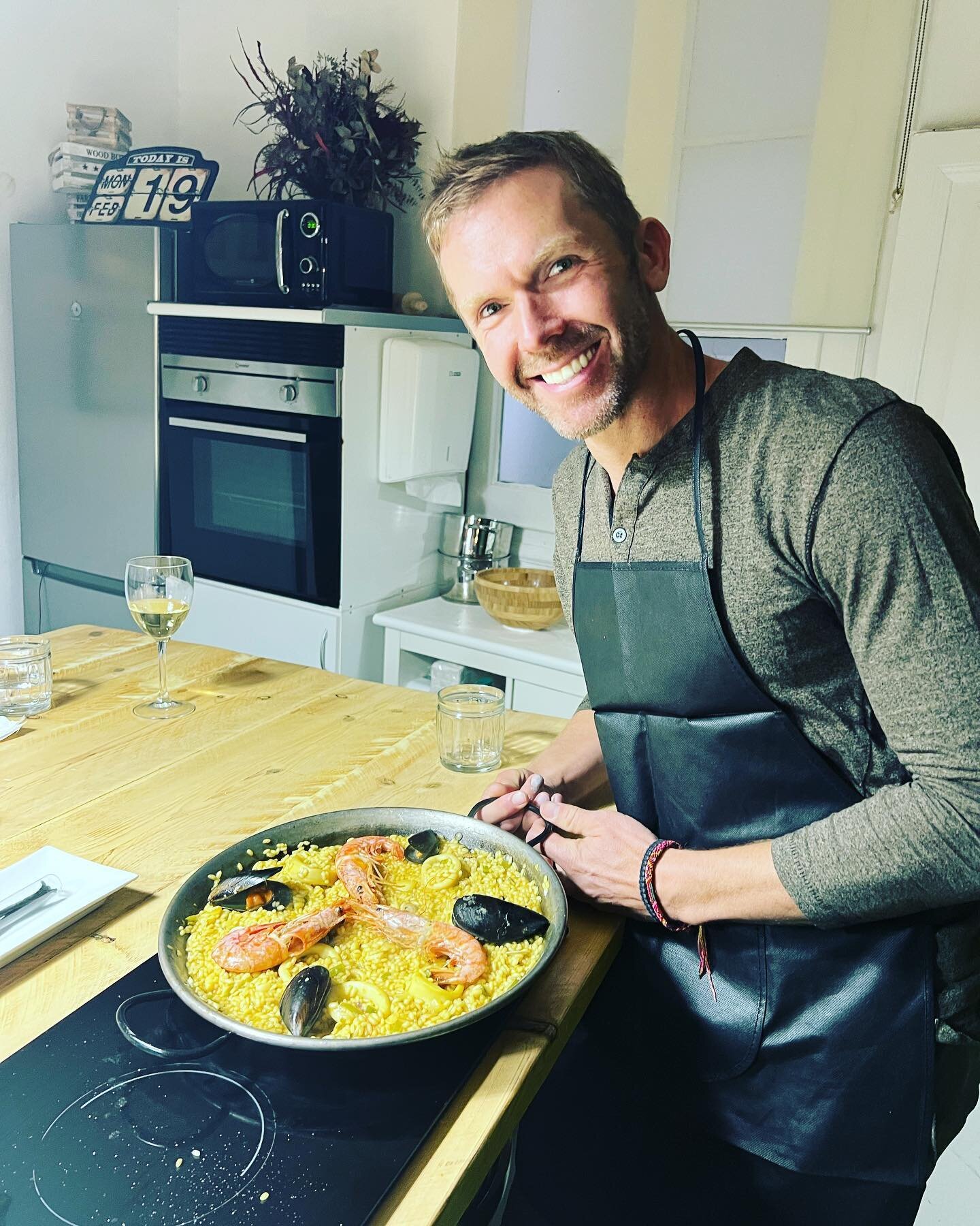 The cooking class and market tour was splendid. I learnt how to cook ( and tried) a basic seafood paella for the first time ever with a bunch of New Yorkers of all people . Yum !!