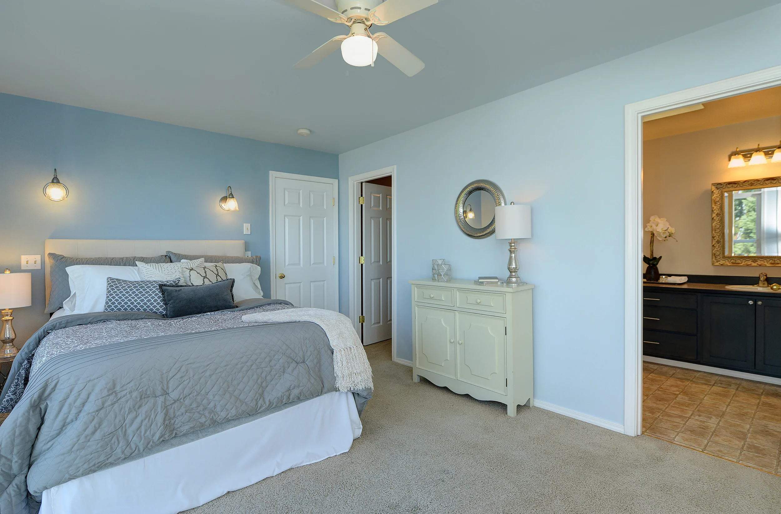 9 - Master Ensuite.jpg