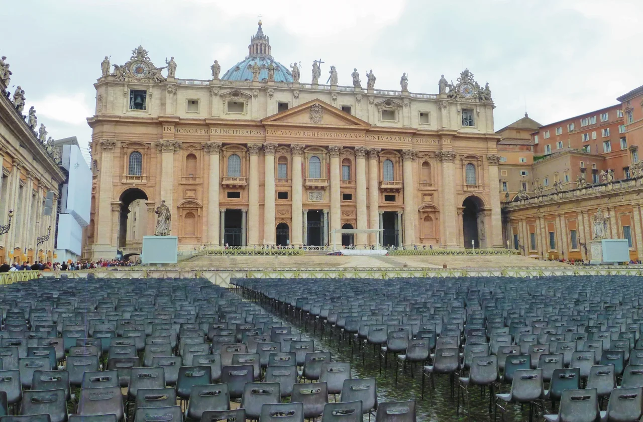 VaticanPiazza2nd Ed copy - Copy (1280x841).jpg