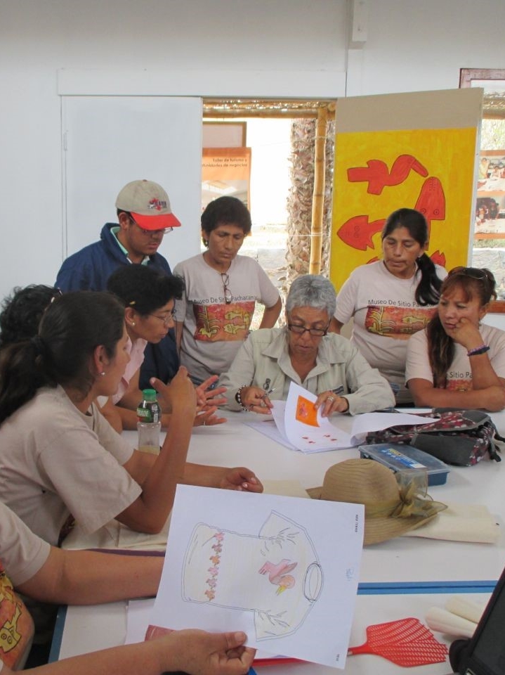 The Project SPI is promoting community development and site preservation by bringing together 23 women from settlements around Pachacamac to create a sustainable community business. The women have been trained in business and artisan skills and are working together to create craft products related to the cultural history of Pachacamac. They control and own the business, now called 'SISAN' and through it they build sustainable livelihoods for themselves and their families, strengthen local identity and put the site at the heart of the community.