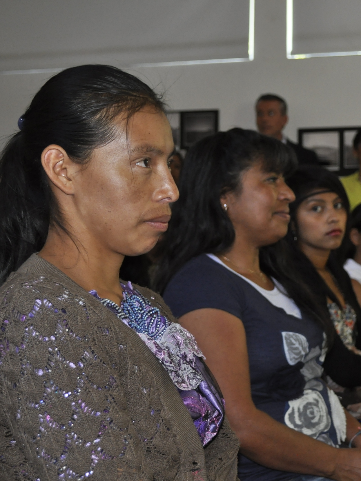 The Community Today Kaminaljuyu is surrounded by disadvantaged urban communities of Guatemala City. Most of the participants in the project live in the neighborhood around the site, while the remainder are young local women who have suffered domestic violence and have joined the project through a local NGO. For many of these women, this is their first opportunity to enter into the workforce and realize long-held dreams, many of which involve educating and improving their health and that of their children.
