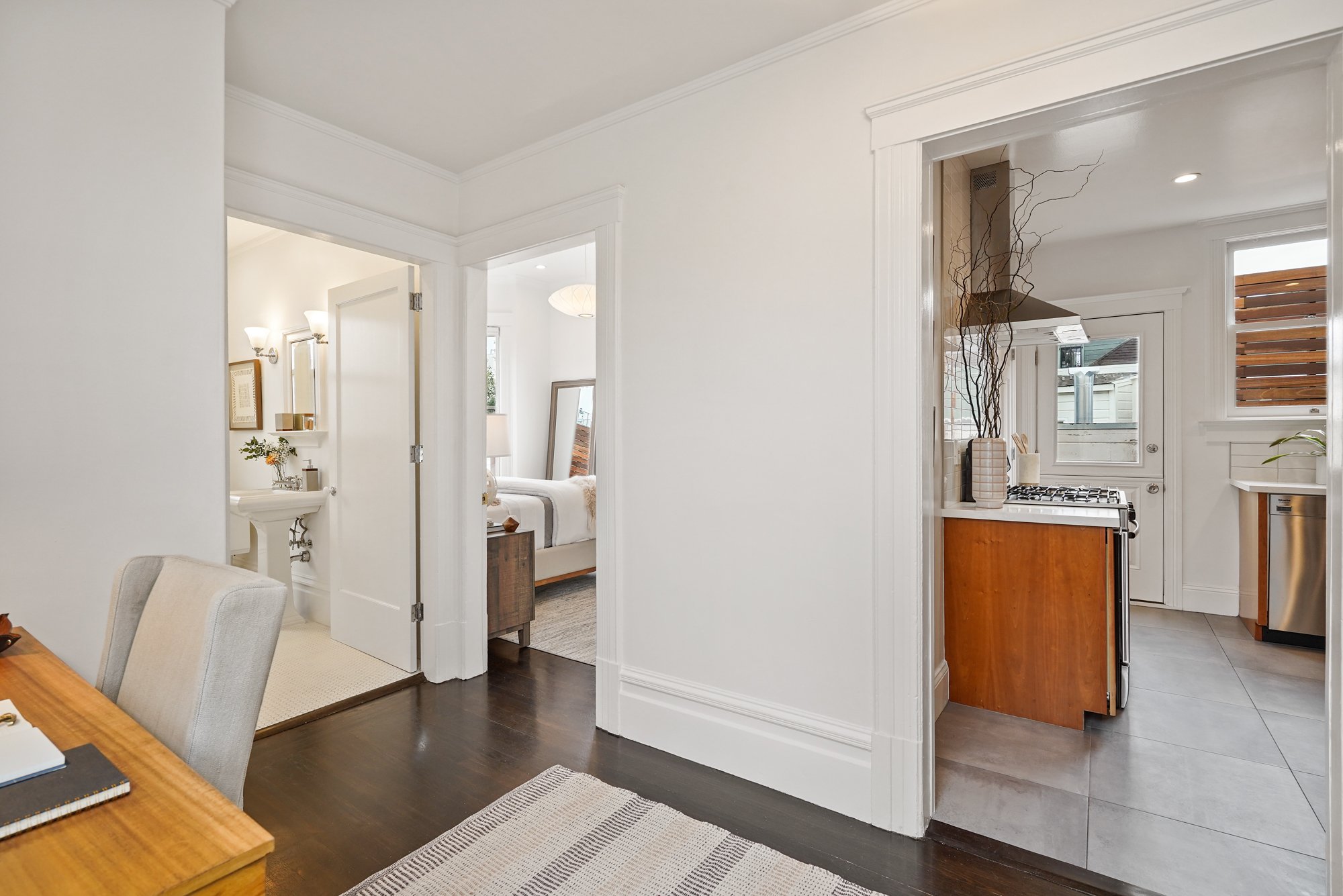 250 2nd Avenue, San Francisco | Front Hallway Facing Kitchen