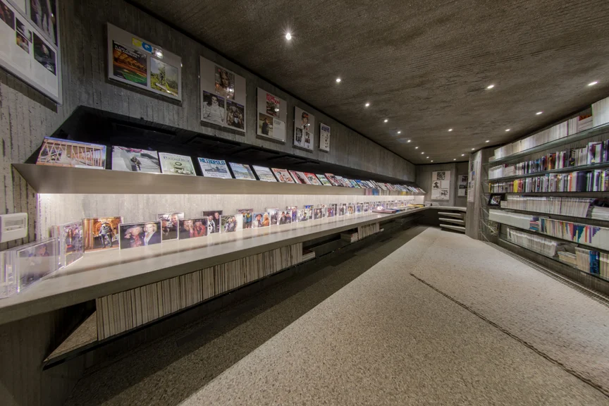 Club James - Library