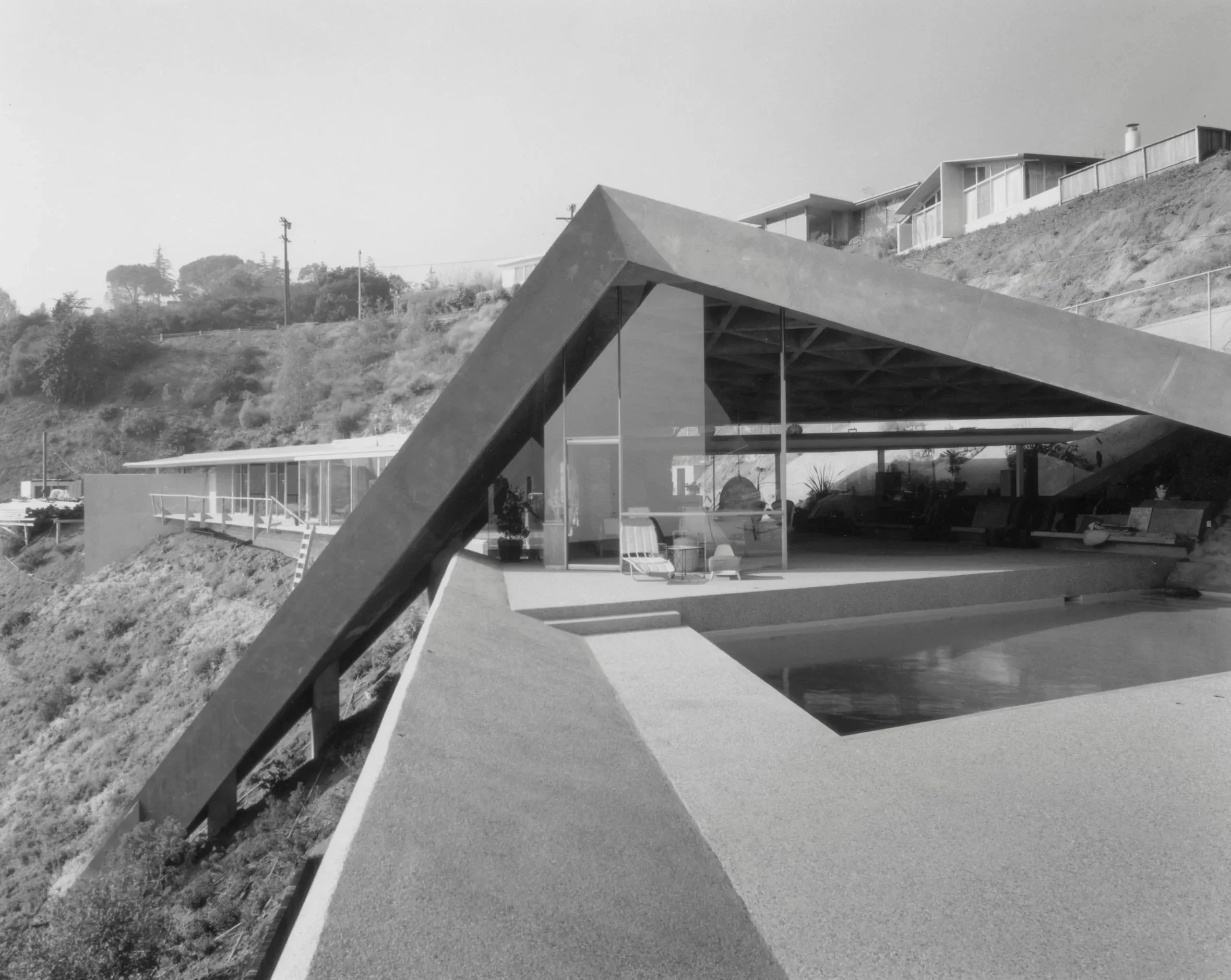 Echoes of Modernism: Comparing Julius Shulman's Iconic Shots of the Sheats-Goldstein Residence with Contemporary Views