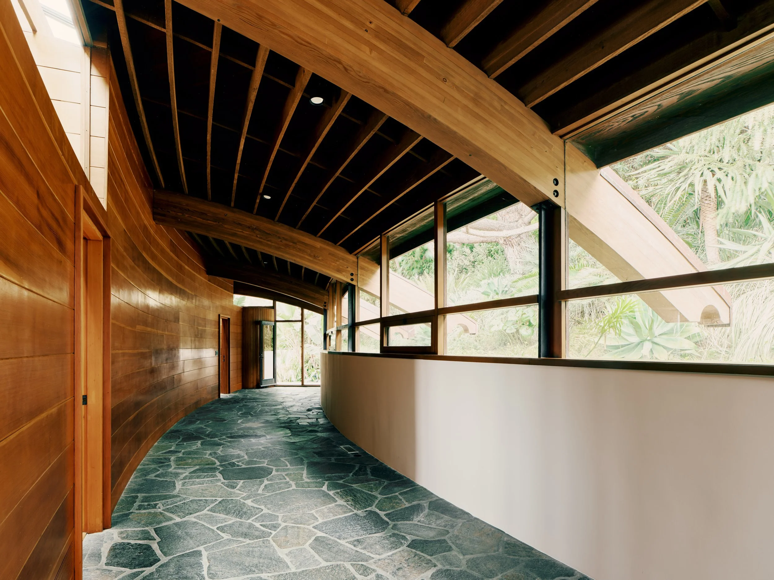 Curving Garden Hallway with Glulam Beams – Lautner Castle