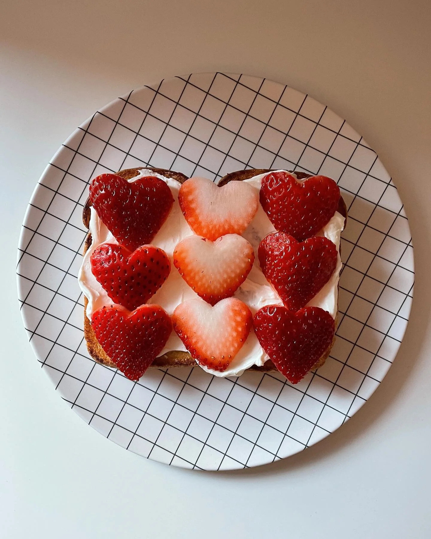 swipe to get dressed 🍓🍫