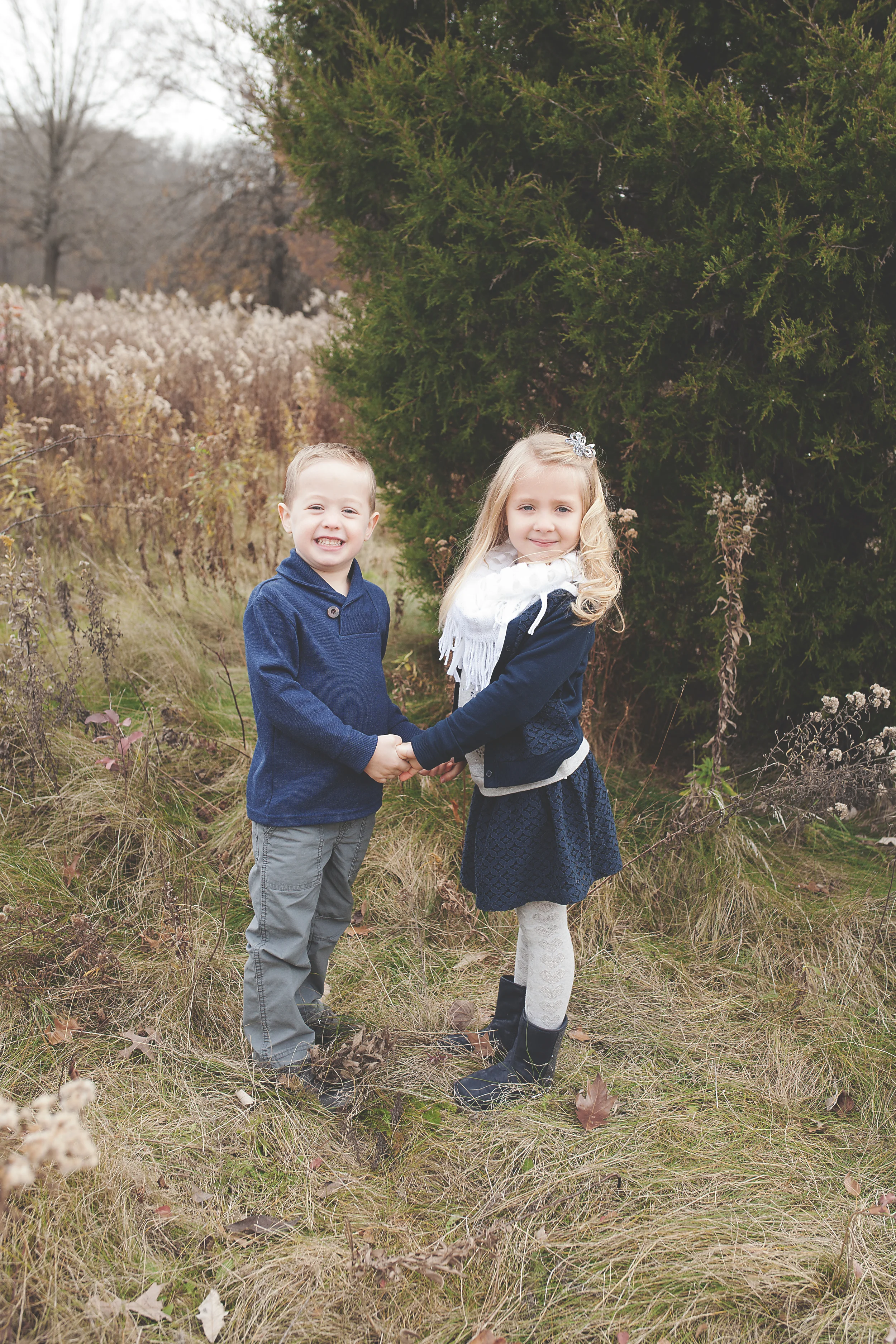 Worthington Photographer, Fall on location session, family