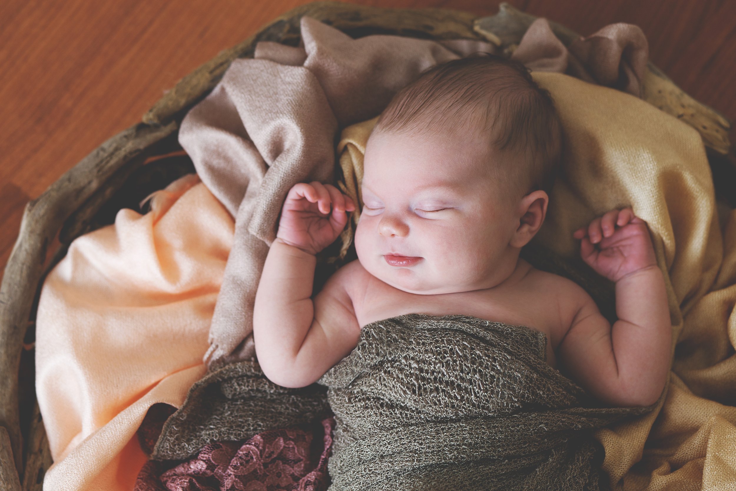 Worthington, Ohio local photographer, megan V photography. Powell studio servicing newborns, children and family sessions. 